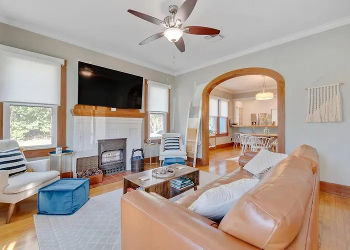 The Blue House -historic-updated-walkable *