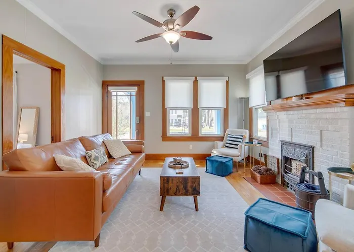 The Blue House -historic-updated-walkable *