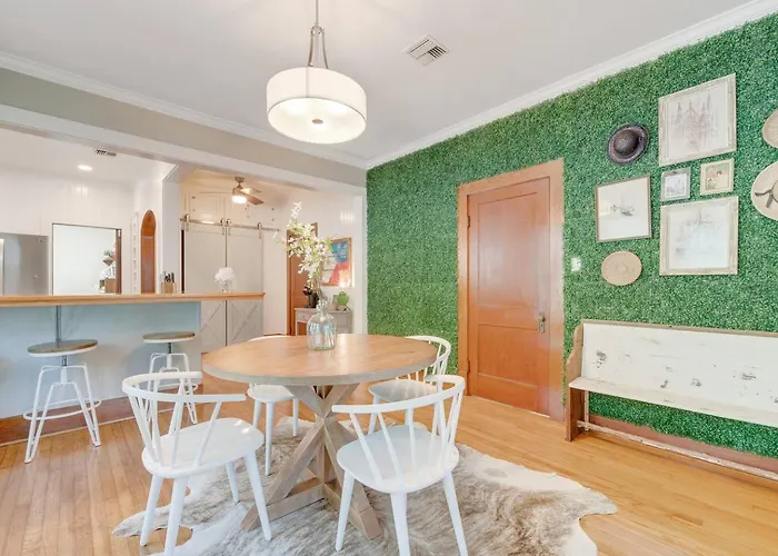 The Blue House -historic-updated-walkable *