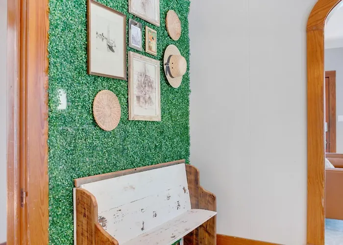The Blue House -historic-updated-walkable